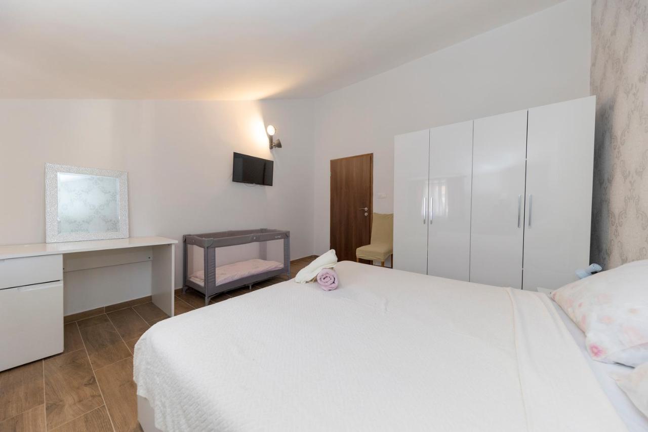 Apartman Lana Biograd Na Moru Eksteriør bilde